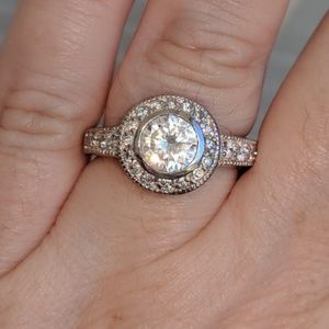 Lovely CZ in sterling silver, sz 7- price firm!